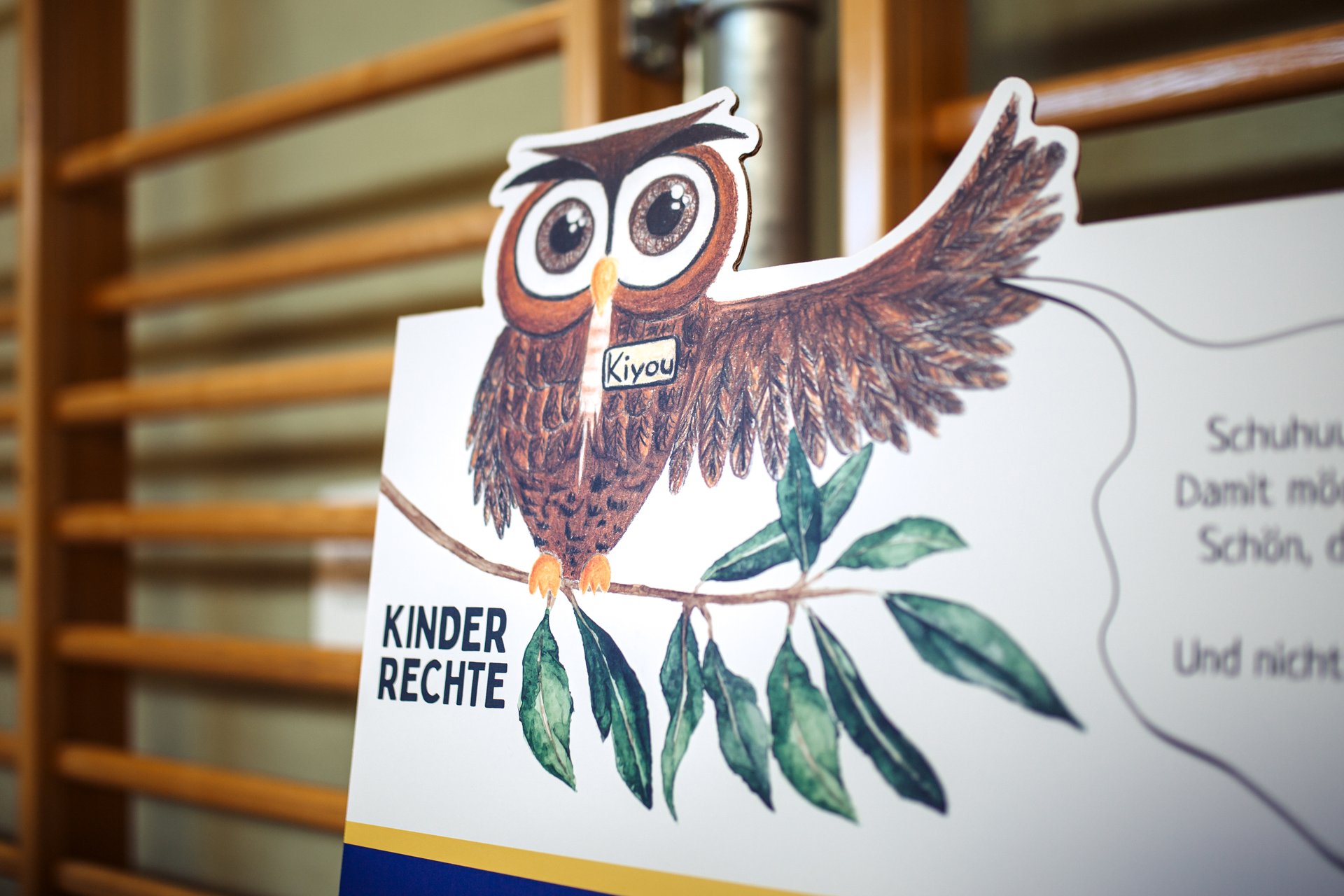 Foto von der Kiyou-Eule auf einer Tafel der Wanderausstellung