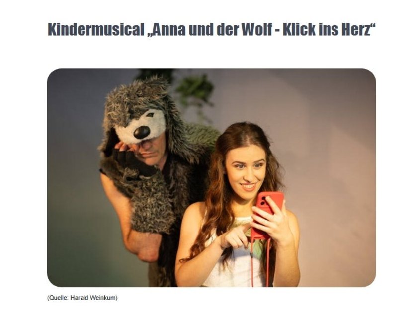 Ein Bild von der Aufführung mit dem Wolf und Anna